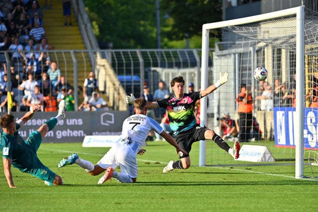Florian NIEDERLECHNER (TSV 1860 Muenchen) , Tor zum 2-0, Aktion.Kopfball,Strafraumszene. Fussball Regionalliga Bayern Saison 2026 2027,26 27 3.Spieltag TSV 1860 Muenchen - FC Augsburg II am 07.08.2026 in Muenchen GRUENWALDER STADION.