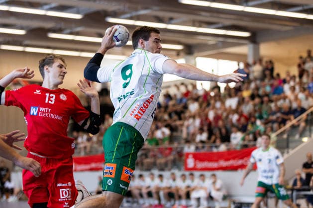 Max BENEKE (FRISCH AUF! Goeppingen, 09) erzielt ein Tor, Aktion, Torwurf GER, FRISCH AUF! Goeppingen vs. TSV Neuhausen Filder, Handball, Vorbereitung, Turnier, S-Cup Altensteig, Viertelfinale, Spielzeit 2026 2027, 07.08.2026, GER, FRISCH AUF! Goeppingen vs. TSV Neuhausen Filder, Handball, Vorbereitung, Turnier, S-Cup Altensteig, Viertelfinale, Spielzeit 2026 2027, 07.08.2026, Altensteig Copyright: xEibnerxPressefoto OliverxSchmidtx EP_OST