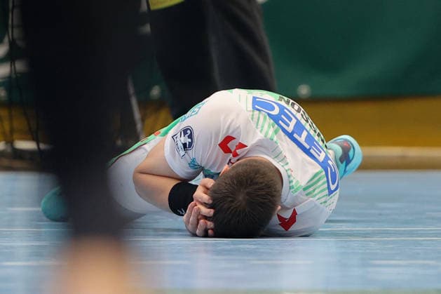 07.08.2026, xtgx, Handball Turnier, EHV Aue - SC Magdeburg emspor, v.l. Elvar Orn Jonsson (Magdeburg, 19) verletzt, Verletzung, Auge Lößnitz