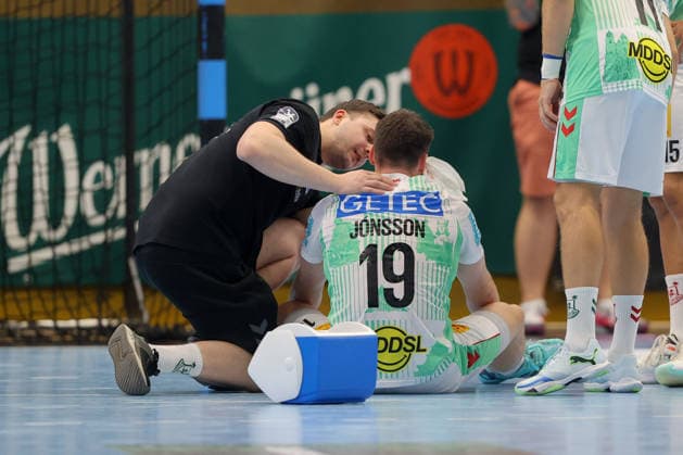 07.08.2026, xtgx, Handball Turnier, EHV Aue - SC Magdeburg emspor, v.l. Elvar Orn Jonsson (Magdeburg, 19) verletzt, Verletzung, Auge Lößnitz