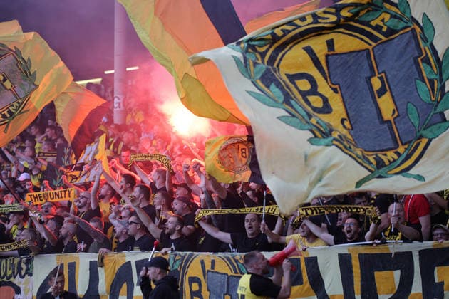 07.08.2026, xsefx, Fußball, Borussia Dortmund II (U23) - 1. FC Köln II U21, U 21 , Regionalliga West, Stadion Rote Erde, 2. Spieltag, Saison 2026 2027: BVB Fanblock mit Ultras und Bengalos DFB regulations prohibit any use of photographs as image sequences and or quasi-video. Nordrhein-Westfalen Deutschland