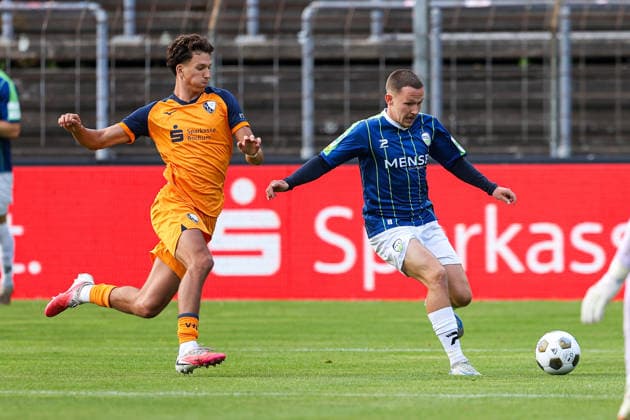 2026.08.07, xkwix, Fußball, Regionalliga West, FC Gütersloh - VfL Bochum II, Heidewaldstadion, 2.Spieltag, Saison 2026 2027: Luca Leon Bernsdorf (VfL Bochum II 2) im Zweikampf gegen Phil Beckhoff (FC Gütersloh 8) DFB regulations prohibit any use of photographs as image sequences and or quasi-video. Photo: xKamilxWilkowskixPressefotoKochx Nordrhein-Westfalen Deutschland