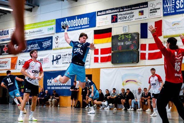 07.08.2026, xdobgx, Handball Heide-Cup 2026, HSV Hamburg - HOJ Elite v.l. Jan Christian Schmidt (Handball Verein Hamburg, 42) beim Wurf, in action, throwing, Jannick Green (HoJ Elite, 16) Schneverdingen