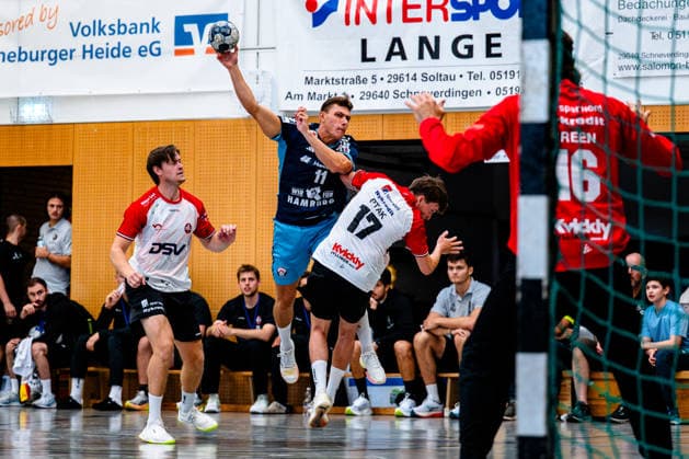 07.08.2026, xdobgx, Handball Heide-Cup 2026, HSV Hamburg - HOJ Elite v.l. Nicolaj Jorgensen (Handball Verein Hamburg, 11), beim Wurf, in action, throwing, Marius Ptak (HoJ Elite, 17), Jannick Green (HoJ Elite, 16) Schneverdingen