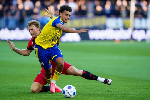 2026-08-07 SC Cambuur v Excelsior LEEUWARDEN, NETHERLANDS - AUGUST 7: Rafik El Arguioui of SC Cambuur, Jan Plug of Excelsior Rotterdam during the VriendenLoterij Eredivisie match between SC Cambuur and Excelsior at Kooi Stadion on August 7, 2026 in Leeuwarden, Netherlands. Leeuwarden Kooi Stadion Netherlands Content not available for redistribution in The Netherlands directly or indirectly through any third parties. Copyright: xAndrexWeeningx