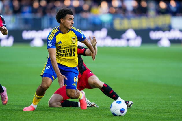 2026-08-07 SC Cambuur v Excelsior LEEUWARDEN, NETHERLANDS - AUGUST 7: Rafik El Arguioui of SC Cambuur, Jan Plug of Excelsior Rotterdam during the VriendenLoterij Eredivisie match between SC Cambuur and Excelsior at Kooi Stadion on August 7, 2026 in Leeuwarden, Netherlands. Leeuwarden Kooi Stadion Netherlands Content not available for redistribution in The Netherlands directly or indirectly through any third parties. Copyright: xAndrexWeeningx