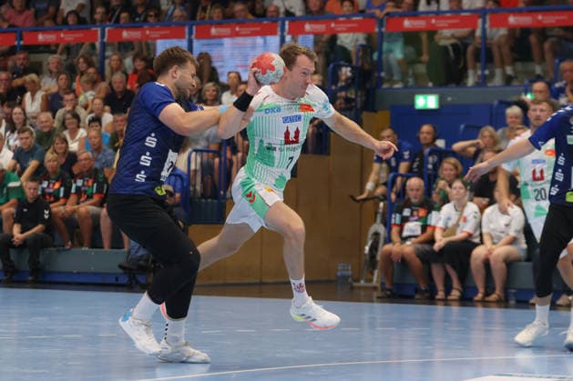 07.08.2026, xtgx, Handball Turnier, EHV Aue - SC Magdeburg emspor, v.l. Felix Claar (Magdeburg, 7) wirft Tor, Torschuetze, erzielt Tor, Treffer, scores the goal Lößnitz