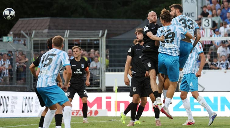 2026.08.07, Deutschland, Stuttgart-Degerloch, Fußball Stuttgarter Kickers vs. SSV Ulm, Torschütze Dejan Bozic (Kickers, rechts) köpft das Tor zum 1:1