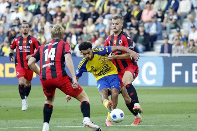 LEEUWARDEN - (lr) Rafik el Arguioui of SC Cambuur, Rick Meissen of Excelsior Rotterdam during the Dutch Eredivisie match between SC Cambuur and Excelsior Rotterdam at the Kooi Stadion on August 7, 2026 in Leeuwarden, the Netherlands. VINCENT JANNINK ANP Eredivisie 2026 27 xVIxANPxSportx xxANPxIVx 565047011 originalFilename: 565047011.jpg