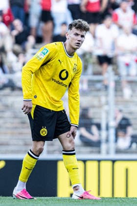 Regionalliga West: Borussia Dortmund II - 1.FC Köln II, 07.08.2026 Arne Wessels (Borussia Dortmund U23, 11). Nach der Zweikampf wurde Fußballsocke zerrissen, auf dem Fuß sind die Blutspuren zu sehen. Regionalliga West: Borussia Dortmund II - 1.FC Köln II, Rote Erde, Dortmund; 07.08.2026 DFB regulations prohibit any use of photographs as image sequences and or quasi video. Copyright: xBEAUTIFULxSPORTS Buriakovx