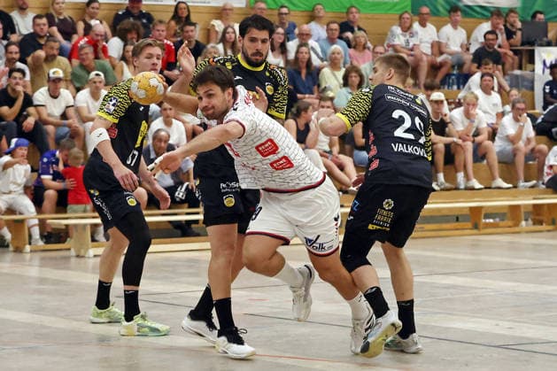 07.08.2026, xovx, Handball Lindencup, TV Hüttenberg - HSC 2000 Coburg v.l. Jesper Schmidt (HSC Coburg), Savvas Savvas (HSC Coburg), Vit Reichl (TV Hüttenberg), Leonards Valkovskis (HSC Coburg) Linden Stadthalle Hessen Deutschland (DE)