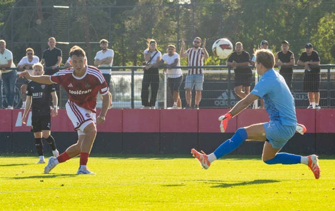 07.08.2026 - Fussball - Saison 2026 2027 - Regionalliga Bayern - 03. Spieltag: 1. FC Nürnberg FCN II ( Club ) - TSV Buchbach - DaMa - xdaxmax - Joel Skowronek (39, 1. FC Nürnberg FCN II ) mit Torschuss gg Ludwig Zech (1, TSV Buchbach )