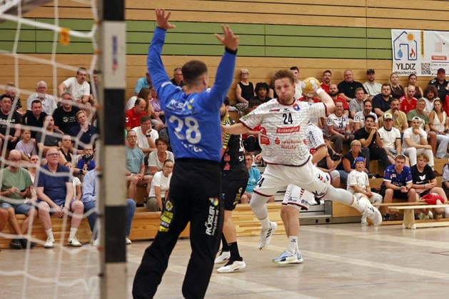 07.08.2026, xovx, Handball Lindencup, TV Hüttenberg - HSC 2000 Coburg v.l. Fabian Apfel (HSC Coburg), Tizian Weimer (TV Hüttenberg) Linden Stadthalle Hessen Deutschland (DE)