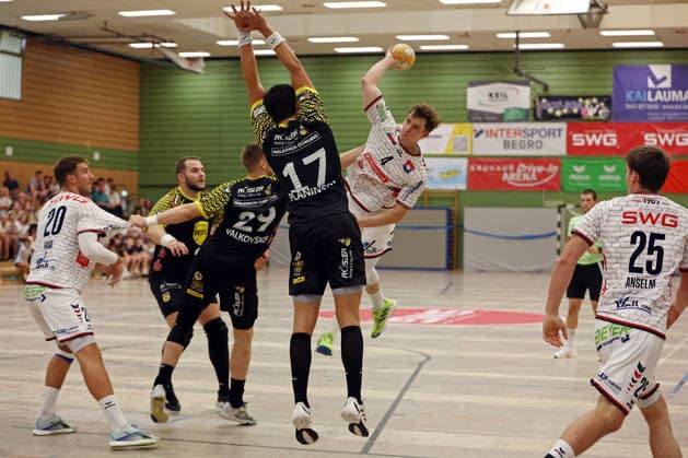 07.08.2026, xovx, Handball Lindencup, TV Hüttenberg - HSC 2000 Coburg v.l. Paul Ohl (TV Hüttenberg), Bartlomiej Bis (HSC Coburg), Leonards Valkovskis (HSC Coburg), Nejc Planinsek (HSC Coburg), David Sehnke (TV Hüttenberg), Torsten Anselm (TV Hüttenberg) Linden Stadthalle Hessen Deutschland (DE)