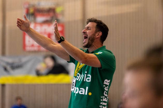 Ben MATSCHKE (FRISCH AUF! Goeppingen, Trainer) Geste, gestikuliert, gibt Anweisungen, Aktion GER, FRISCH AUF! Goeppingen vs. TSV Neuhausen Filder, Handball, Vorbereitung, Turnier, S-Cup Altensteig, Viertelfinale, Spielzeit 2026 2027, 07.08.2026, GER, FRISCH AUF! Goeppingen vs. TSV Neuhausen Filder, Handball, Vorbereitung, Turnier, S-Cup Altensteig, Viertelfinale, Spielzeit 2026 2027, 07.08.2026, Altensteig Copyright: xEibnerxPressefoto OliverxSchmidtx EP_OST