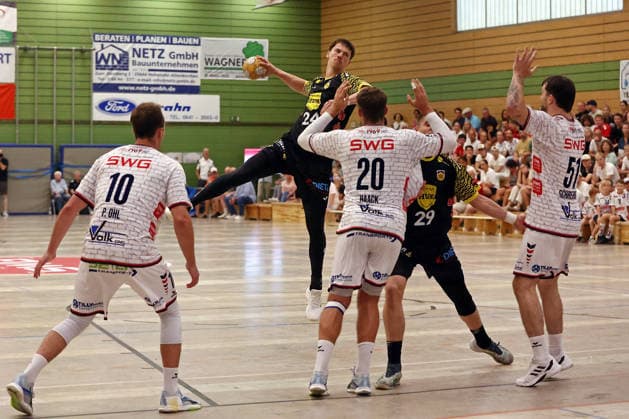 07.08.2026, xovx, Handball Lindencup, TV Hüttenberg - HSC 2000 Coburg v.l. Paul Ohl (TV Hüttenberg), Sven Wesseling (HSC Coburg), Leif Haack (TV Hüttenberg), Leonards Valkovskis (HSC Coburg), Hendrik Schreiber (TV Hüttenberg) Linden Stadthalle Hessen Deutschland (DE)