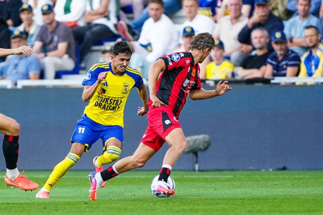 2026-08-07 SC Cambuur v Excelsior LEEUWARDEN, NETHERLANDS - AUGUST 7: Ilyes Hamache of SC Cambuur, Nolan Martens of Excelsior Rotterdam during the VriendenLoterij Eredivisie match between SC Cambuur and Excelsior at Kooi Stadion on August 7, 2026 in Leeuwarden, Netherlands. Leeuwarden Kooi Stadion Netherlands Content not available for redistribution in The Netherlands directly or indirectly through any third parties. Copyright: xAndrexWeeningx
