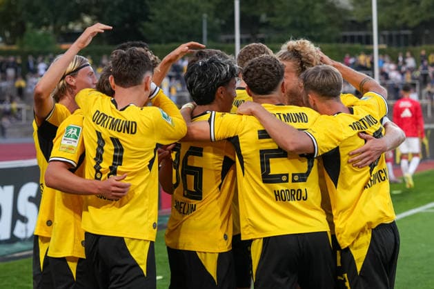 Freitag, 07.08.2026 Saison 2026 2027 2. Spieltag Regionalliga West im Stadion Rote Erde, Dortmund, Germany. BV Borussia Dortmund U23 - 1. FC Köln U21, U 21 Torjubel nach dem 1:0 durch Tim Degener (BVB).