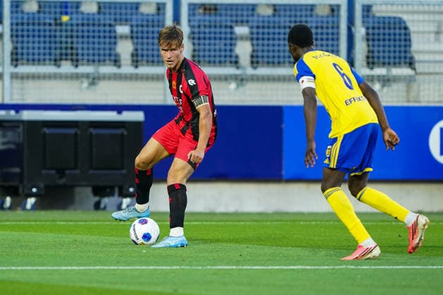 2026-08-07 SC Cambuur v Excelsior LEEUWARDEN, NETHERLANDS - AUGUST 7: Noah Naujoks of Excelsior Rotterdam, Jamal Amofa of SC Cambuur during the VriendenLoterij Eredivisie match between SC Cambuur and Excelsior at Kooi Stadion on August 7, 2026 in Leeuwarden, Netherlands. Leeuwarden Kooi Stadion Netherlands Content not available for redistribution in The Netherlands directly or indirectly through any third parties. Copyright: xAndrexWeeningx