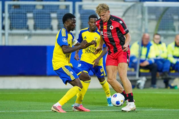 2026-08-07 SC Cambuur v Excelsior LEEUWARDEN, NETHERLANDS - AUGUST 7: Jamal Amofa of SC Cambuur, Daniel van Vianen of Excelsior Rotterdam during the VriendenLoterij Eredivisie match between SC Cambuur and Excelsior at Kooi Stadion on August 7, 2026 in Leeuwarden, Netherlands. Leeuwarden Kooi Stadion Netherlands Content not available for redistribution in The Netherlands directly or indirectly through any third parties. Copyright: xAndrexWeeningx