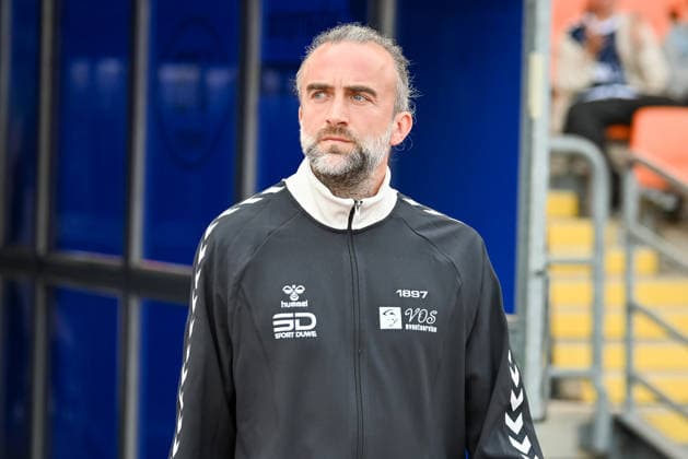 Dario Fossi (VfB Oldenburg, Trainer) konzentriert fokussiert VfB Oldenburg vs. SV Drochtersen Assel, Fussball, Regionalliga Nord, 2. Spieltag, Saison 2026 2027, 07.08.2026, VfB Oldenburg vs. SV Drochtersen Assel, Fussball, Regionalliga Nord, 2. Spieltag, Saison 2026 2027, 07.08.2026 Oldenburg Copyright: xEibner-Pressefoto RobertxGertzenx EP_RGN