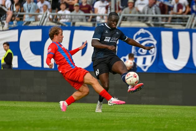 Anouar Adam (VfB Oldenburg, 05) am Ball VfB Oldenburg vs. SV Drochtersen Assel, Fussball, Regionalliga Nord, 2. Spieltag, Saison 2026 2027, 07.08.2026, VfB Oldenburg vs. SV Drochtersen Assel, Fussball, Regionalliga Nord, 2. Spieltag, Saison 2026 2027, 07.08.2026 Oldenburg Copyright: xEibner-Pressefoto RobertxGertzenx EP_RGN
