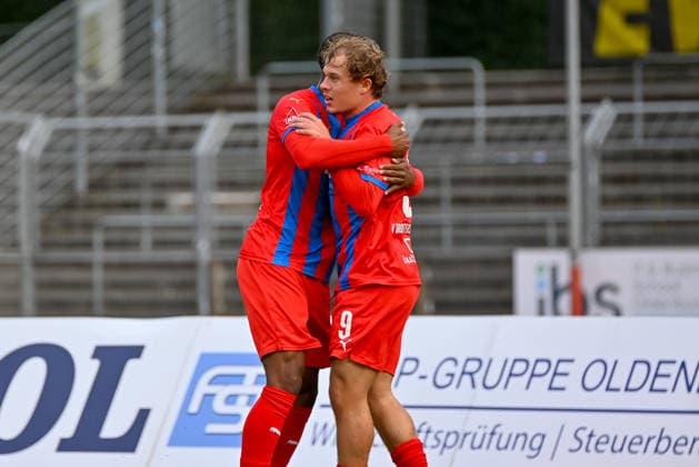 Ebrima Ndure (SV Drochtersen Assel, 77) udn Tom Sanne (SV Drochtersen Assel, 09) jubeln VfB Oldenburg vs. SV Drochtersen Assel, Fussball, Regionalliga Nord, 2. Spieltag, Saison 2026 2027, 07.08.2026, VfB Oldenburg vs. SV Drochtersen Assel, Fussball, Regionalliga Nord, 2. Spieltag, Saison 2026 2027, 07.08.2026 Oldenburg Copyright: xEibner-Pressefoto RobertxGertzenx EP_RGN