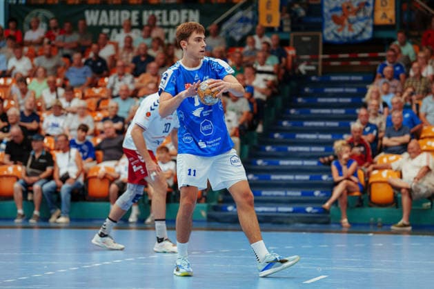 Testspielt: Dessau-Roßlauer HV 06 - PGE Wybrzeze Gdansk Alen Hadzimuhamedovic (Dessau-Roßlauer HV 06, 11) beim Siebenmeter-Wurf am 07.08.2026 in der Anhalt-Arena, Dessau-Roßlau (Sachsen-Anhalt) Dessau-Roßlau Anhalt-Arena Sachsen-Anhalt Deutschland