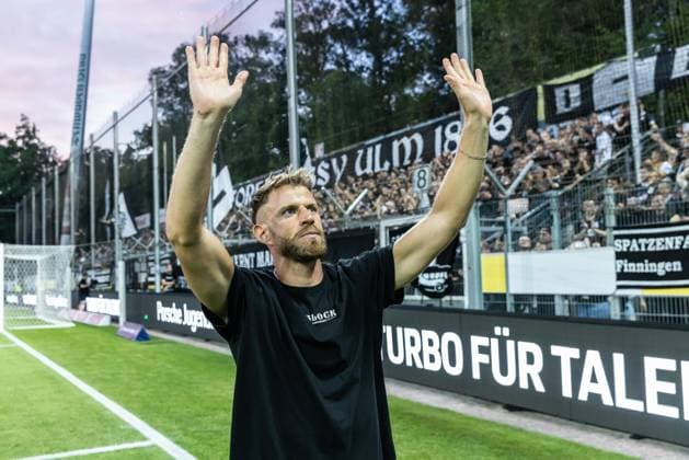 SV Stuttgarter Kickers vs. SSV Ulm 1846 Fußball, Fussball, Regionalliga, 1. Spieltag, GAZI-Stadion auf der Waldau Stuttgart 07.08.26 nach Spielende Johannes Jo Reichert (C, SSV Ulm 1846 Fußball, 05) SV Stuttgarter Kickers vs. SSV Ulm 1846 Fußball, Fussball, Regionalliga, 1. Spieltag, GAZI-Stadion auf der Waldau Stuttgart 07.08.26 Foto: Lucca Fundel Stuttgart GAZI-Stadion auf der Waldau Baden-Württemberg Deutschland