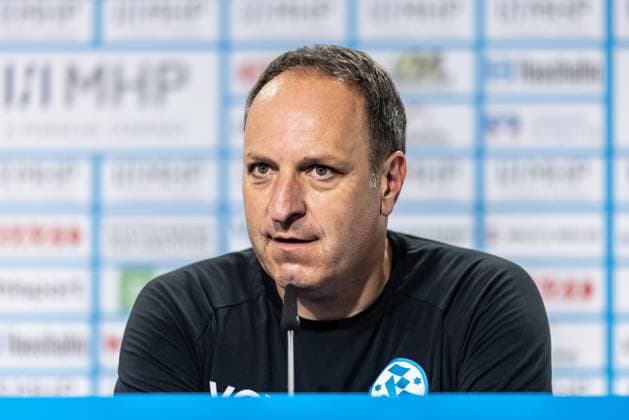 SV Stuttgarter Kickers vs. SSV Ulm 1846 Fußball, Fussball, Regionalliga, 1. Spieltag, GAZI-Stadion auf der Waldau Stuttgart 07.08.26 PK Pressekonferenz Freisteller Einzelbild Portrait Porträt Holger Bachthaler (SV Stuttgarter Kickers, Trainer) SV Stuttgarter Kickers vs. SSV Ulm 1846 Fußball, Fussball, Regionalliga, 1. Spieltag, GAZI-Stadion auf der Waldau Stuttgart 07.08.26 Foto: Lucca Fundel Stuttgart GAZI-Stadion auf der Waldau Baden-Württemberg Deutschland