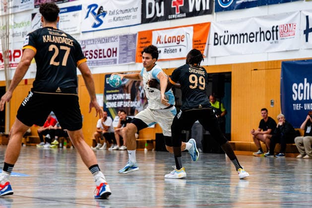 07.08.2026, xdobgx, Handball Heide-Cup 2026, VFL Gummersbach - Provence Aix v.l. Nikola RoganoviÄ‡ (VfL Gummersbach, 23) am Ball, plays the ball, Mouhamadou Sidibe (PAUC Handball, 99) Schneverdingen