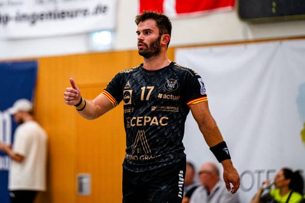 07.08.2026, xdobgx, Handball Heide-Cup 2026, VFL Gummersbach - Provence Aix v.l. Antoine Tissot (PAUC Handball, 17) gibt Anweisungen, gestikuliert mit den Armen, gesticulate, gives instructions Schneverdingen