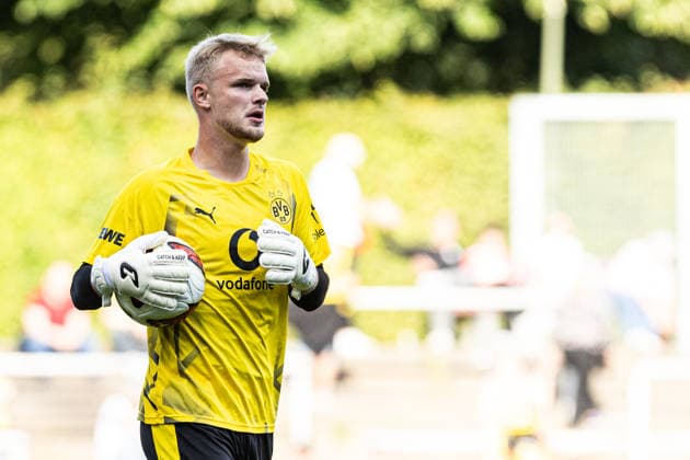 Regionalliga West: Borussia Dortmund II - 1.FC Köln II, 07.08.2026 Aaron Held (Borussia Dortmund U23, 33) beim Aufwärmen. Regionalliga West: Borussia Dortmund II - 1.FC Köln II, Rote Erde, Dortmund; 07.08.2026 DFB regulations prohibit any use of photographs as image sequences and or quasi video. Copyright: xBEAUTIFULxSPORTS Buriakovx