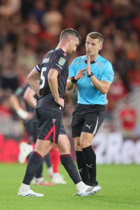 Middlesbrough v Wrexham FC, EFL Cup Dominic Hyam of Wrexham in discussion with Referee Will Finnie after the goal during the EFL Cup match between Middlesbrough and Wrexham FC at the Riverside Stadium, Middlesbrough, UK on 7 August 2026. Middlesbrough Riverside Stadium North Yorkshire UK Editorial use only DataCo restrictions apply See www.football-dataco.com , Copyright: xAlunxRobertsx PSI-24667-0032