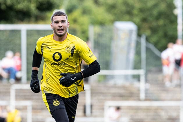 Regionalliga West: Borussia Dortmund II - 1.FC Köln II, 07.08.2026 Julien Noah Froese (Borussia Dortmund U23, 30) beim Aufwärmen. Regionalliga West: Borussia Dortmund II - 1.FC Köln II, Rote Erde, Dortmund; 07.08.2026 DFB regulations prohibit any use of photographs as image sequences and or quasi video. Copyright: xBEAUTIFULxSPORTS Buriakovx