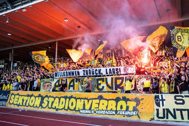 Regionalliga West: Borussia Dortmund II - 1.FC Köln II, 07.08.2026 Fans von Borussia Dortmund U23 mit dem Banner und Pyrotechnik. Schriftzug auf dem Banner Willkommen zurück, Lars Regionalliga West: Borussia Dortmund II - 1.FC Köln II, Rote Erde, Dortmund; 07.08.2026 DFB regulations prohibit any use of photographs as image sequences and or quasi video. Copyright: xBEAUTIFULxSPORTS Buriakovx
