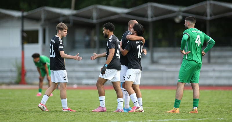 Fußball, Saison 2026 2027, Lotto-Pokal Hamburg, erste Runde: Hamm United FC - ETSV Hamburg. Jubel beim ETSV nach dem Tor von Taiki Iimura (2.v.r.) zum 2:0. Hamm Hamburg