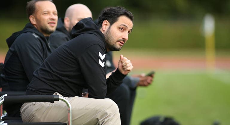Fußball, Saison 2026 2027, Lotto-Pokal Hamburg, erste Runde: Hamm United FC - ETSV Hamburg. ETSV-Trainer Manuel Demir. Hamm Hamburg