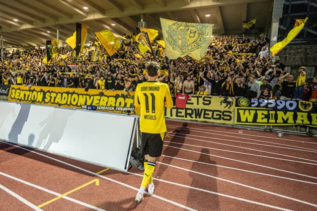 Regionalliga West: Borussia Dortmund II - 1.FC Köln II, 07.08.2026 Arne Wessels (Borussia Dortmund U23, 11) bedankt sich bei den Fans. Regionalliga West: Borussia Dortmund II - 1.FC Köln II, Rote Erde, Dortmund; 07.08.2026 DFB regulations prohibit any use of photographs as image sequences and or quasi video. Copyright: xBEAUTIFULxSPORTS Buriakovx