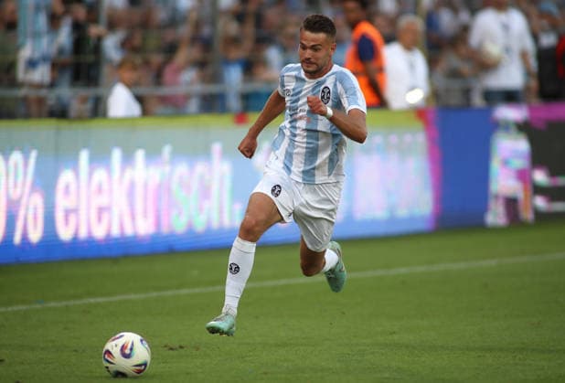Fussball, Herren, Regionalliga Bayern, Saison 2026 2027, TSV 1860 München - FC Augsburg II, Grünwalder Stadion Raphael Wach (TSV 1860 München) mit Ball im Angriff
