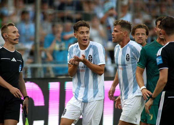 Fussball, Herren, Regionalliga Bayern, Saison 2026 2027, TSV 1860 München - FC Augsburg II, Grünwalder Stadion Loris Husic (TSV 1860 München) aufgebracht, fragend, erstaunt