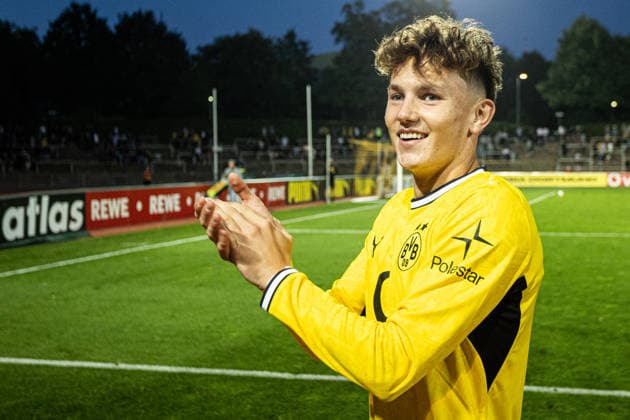 Regionalliga West: Borussia Dortmund II - 1.FC Köln II, 07.08.2026 Arne Wessels (Borussia Dortmund U23, 11) bedankt sich bei den Fans. Regionalliga West: Borussia Dortmund II - 1.FC Köln II, Rote Erde, Dortmund; 07.08.2026 DFB regulations prohibit any use of photographs as image sequences and or quasi video. Copyright: xBEAUTIFULxSPORTS Buriakovx