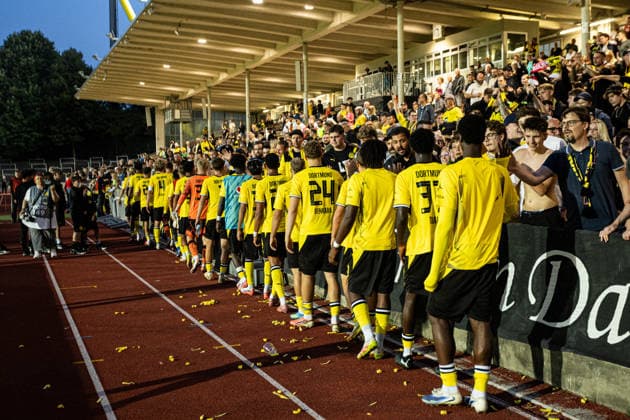 Regionalliga West: Borussia Dortmund II - 1.FC Köln II, 07.08.2026 die Mannschaft bedankt sich bei den Fans nach em Spiel. Regionalliga West: Borussia Dortmund II - 1.FC Köln II, Rote Erde, Dortmund; 07.08.2026 DFB regulations prohibit any use of photographs as image sequences and or quasi video. Copyright: xBEAUTIFULxSPORTS Buriakovx