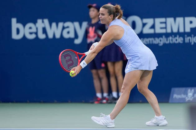 WTA, Tennis Damen Masters 1000 National Bank Open Toronto 2026 - Round of 32 - Day 7 Maria Sakkari of Greece serves during the Women™s Singles round of 32 match against Coco Gauff of United States on day 7 of the WTA Masters 1000 National Bank Open at Sobeys Stadium on August 7, 2026, in Toronto, Canada. (Photo by Leonardo Ramirez Eyepix Group) Copyright: xLeonardoxRamirezx xEyepixxGroupx LR_06082026_09221