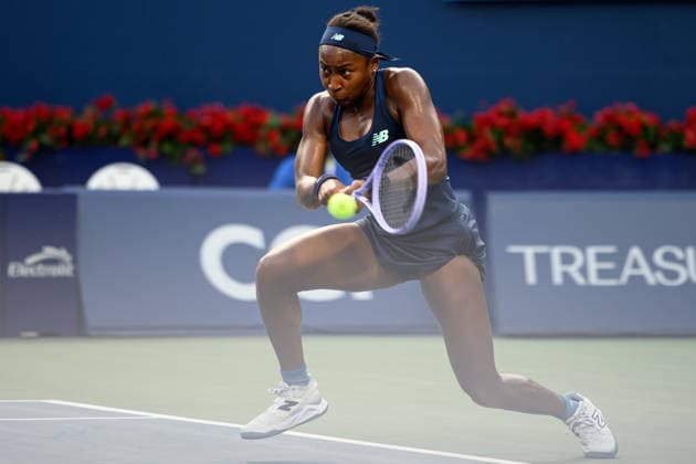 August 7, 2026, Toronto, Ontario, Canada: COCO GAUFF of the United States returns the ball during her third-round match against Maria Sakkari of Greece at the National Bank Open, part of the Hologic WTA, Tennis Damen Tour, at Sobeys Stadium. Gauff defeated Sakkari 6-1, 6-4 to advance to the fourth round. Toronto Canada - ZUMAr228 20260807_znp_r228_041 Copyright: xVasiliyxRyabykhx
