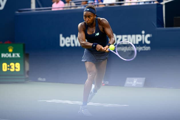 August 7, 2026, Toronto, Ontario, Canada: COCO GAUFF of the United States returns the ball during her third-round match against Maria Sakkari of Greece at the National Bank Open, part of the Hologic WTA, Tennis Damen Tour, at Sobeys Stadium. Gauff defeated Sakkari 6-1, 6-4 to advance to the fourth round. Toronto Canada - ZUMAr228 20260807_znp_r228_042 Copyright: xVasiliyxRyabykhx