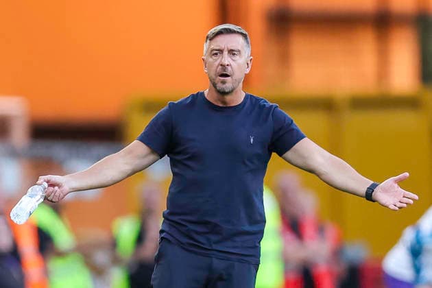 Wolverhampton Wanderers v Port Vale - Carabao Cup First Round Jon Brady, manager of Port Vale FC, gestures as he appeals to the fourth official during the Carabao Cup First Round match between Wolverhampton Wanderers and Port Vale at Molineux in Wolverhampton, United Kingdom. Wolverhampton West Midlands United Kingdom  Copyright: xMIxNewsx originalFilename:fletcher-wolverha260807_npAQl