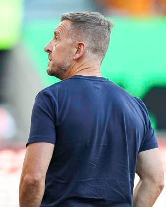 Wolverhampton Wanderers v Port Vale - Carabao Cup First Round Jon Brady, manager of Port Vale FC, looks around as he waits for kick off during the Carabao Cup First Round match between Wolverhampton Wanderers and Port Vale at Molineux, Wolverhampton. Wolverhampton West Midlands United Kingdom  Copyright: xMIxNewsx originalFilename:fletcher-wolverha260807_np0MP