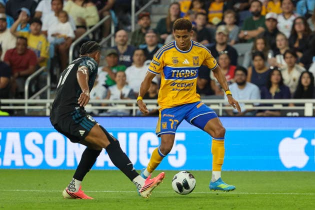 August 7, 2026, St. Paul, Minnesota, United States: Tigres UANL forward JONATHAN HERRERA (77) attempts to pass a defender. Minnesota United hosted Tigres UANL August 7th. The teams faced off at Allianz Field in St. Paul, Minnesota. Tigres UANL was victorious in a penalty shootout. St. Paul United States - ZUMAt166 20260807_zsp_t166_004 Copyright: xMichaelxTurnerx