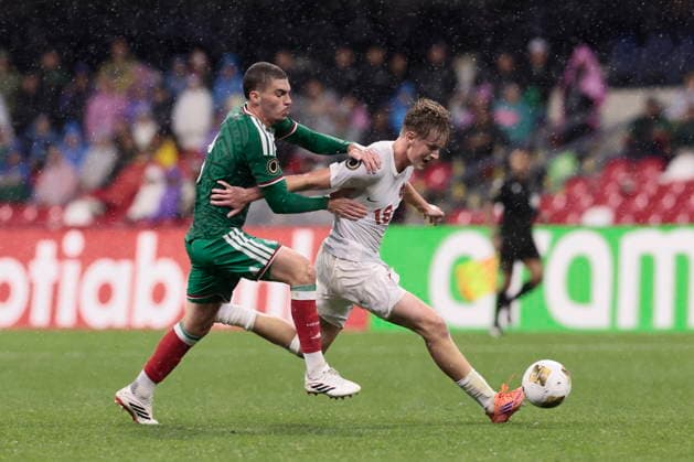 CONCACAF U-20 Championship - Mexico vs Canada Henrique Simeone (L) of Mexico vies for the ball with Valter Sedin of Canada during a semifinal match of the CONCACAF U-20 Championship between Mexico and Canada at Banorte Stadium in Mexico City, Mexico, 07 August 2026. Mexico City Mexico  Copyright: xJosexMendezx